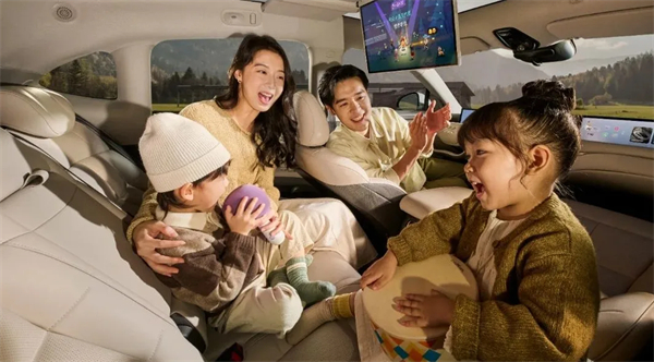 升艙不加價(jià)！“滿(mǎn)配SUV”全新智己LS6劇院版上市，權(quán)益價(jià)21.99萬(wàn)~28.29萬(wàn)元